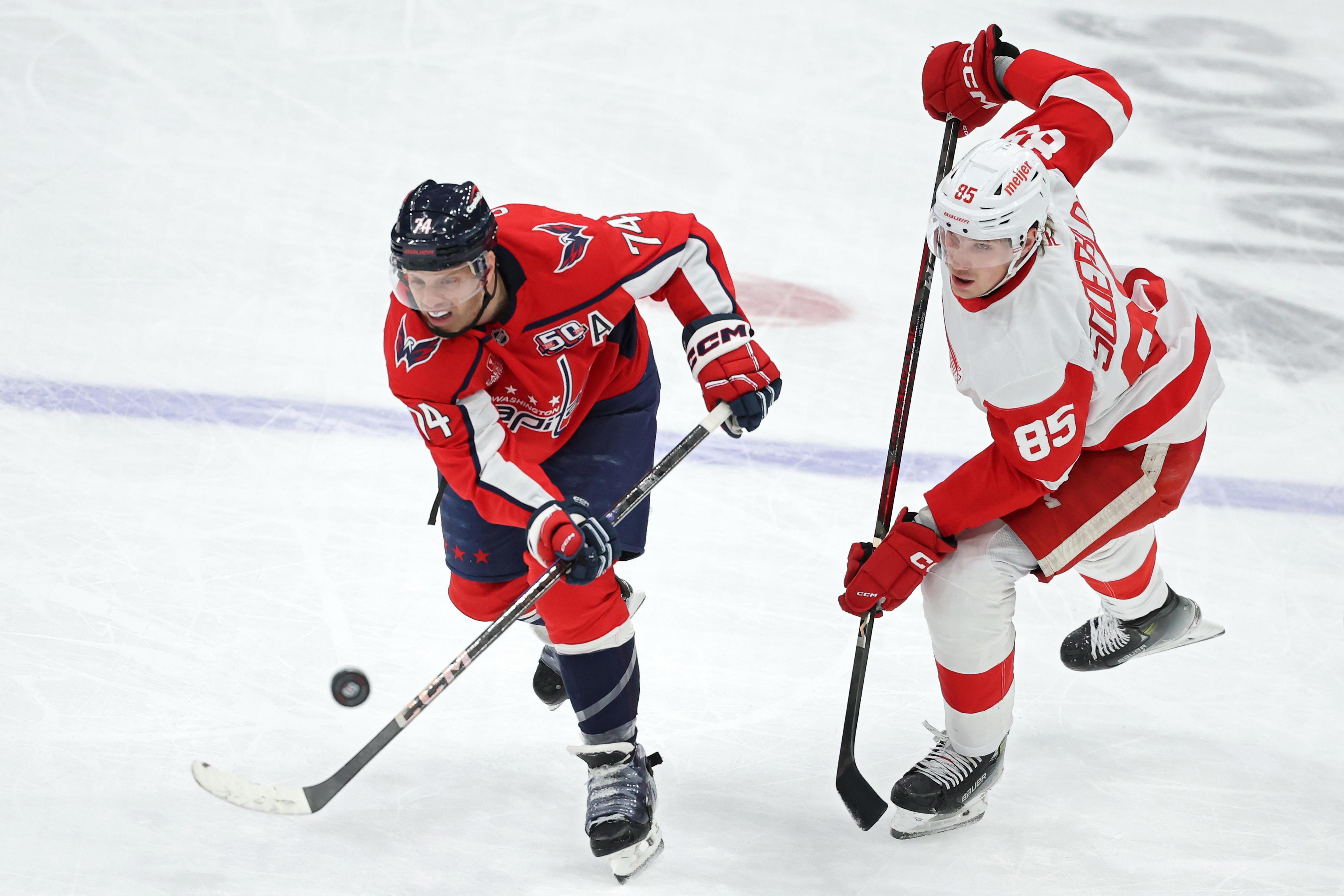 NHL trade tracker: Ducks acquire Caps' Carlson; Wings deal Soderblom