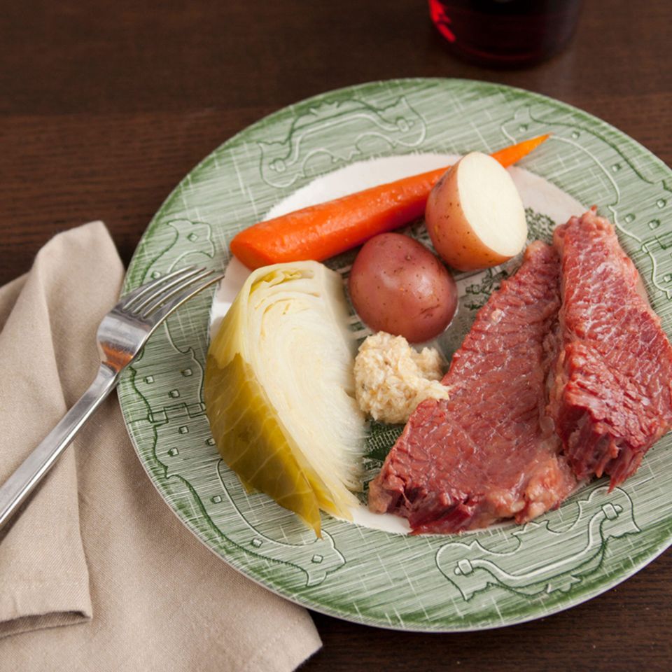 Slow Cooker Corned Beef with Cabbage, Carrots and Potatoes