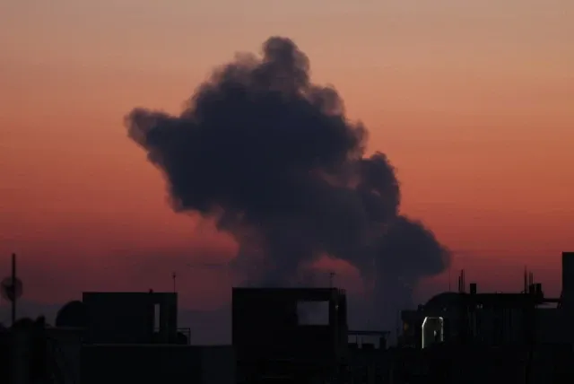 Ataque contra la embajada de EEUU y tres muertos en bombardeos a grupo ...