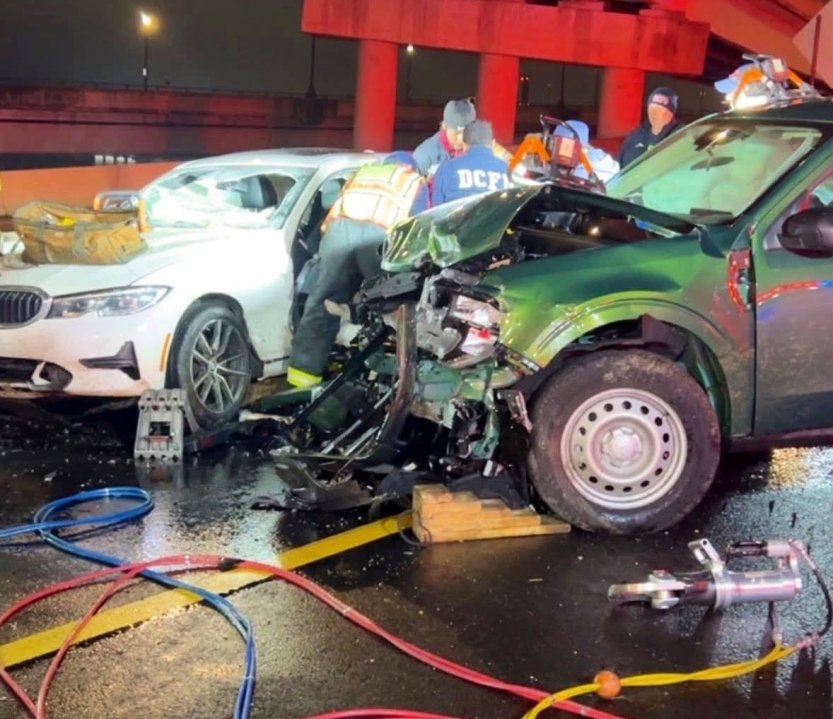 Two taken to hospital after crash on I-295 in DC<br><br>