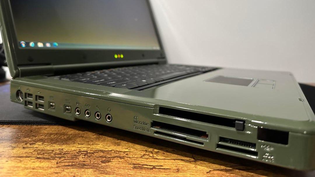 Two disc drives? No wonder this 2006 master laptop is going viral.