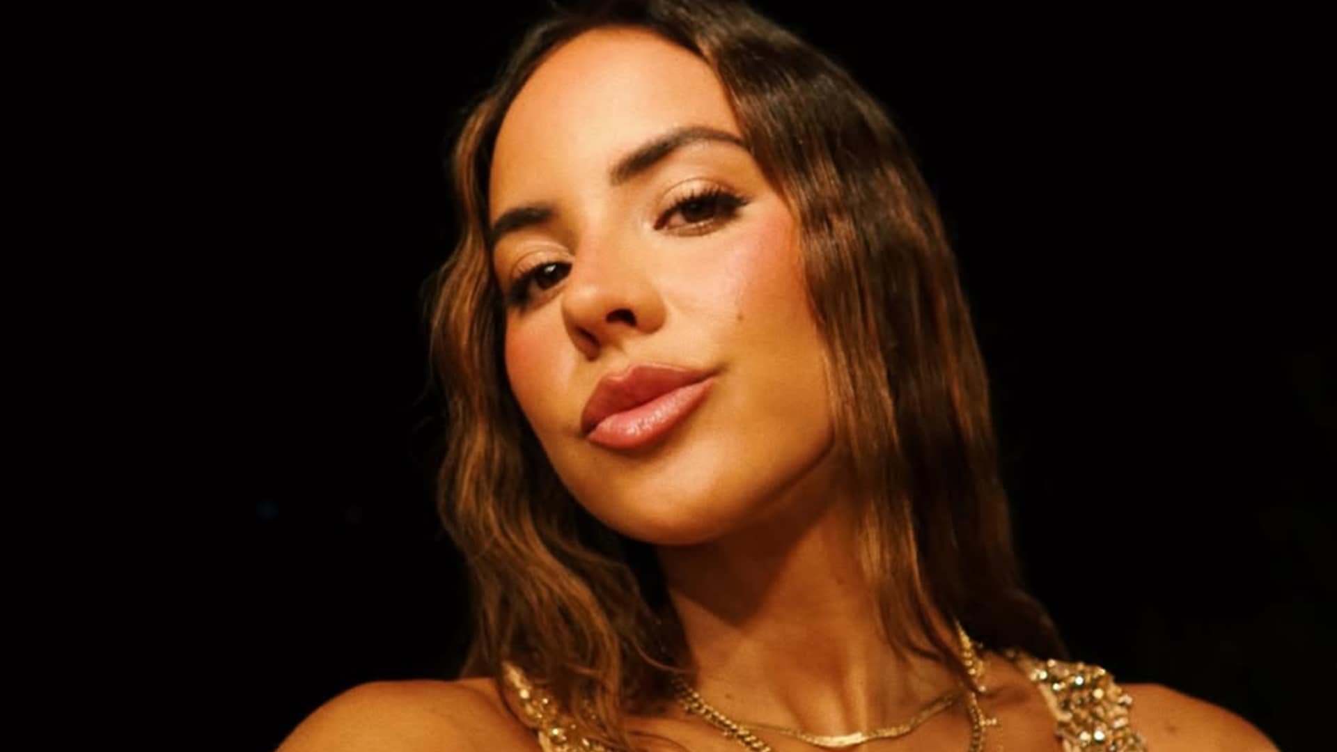 Bad Bunny’s girlfriend Gabriela Berlingeri shows off sleek leather look ...