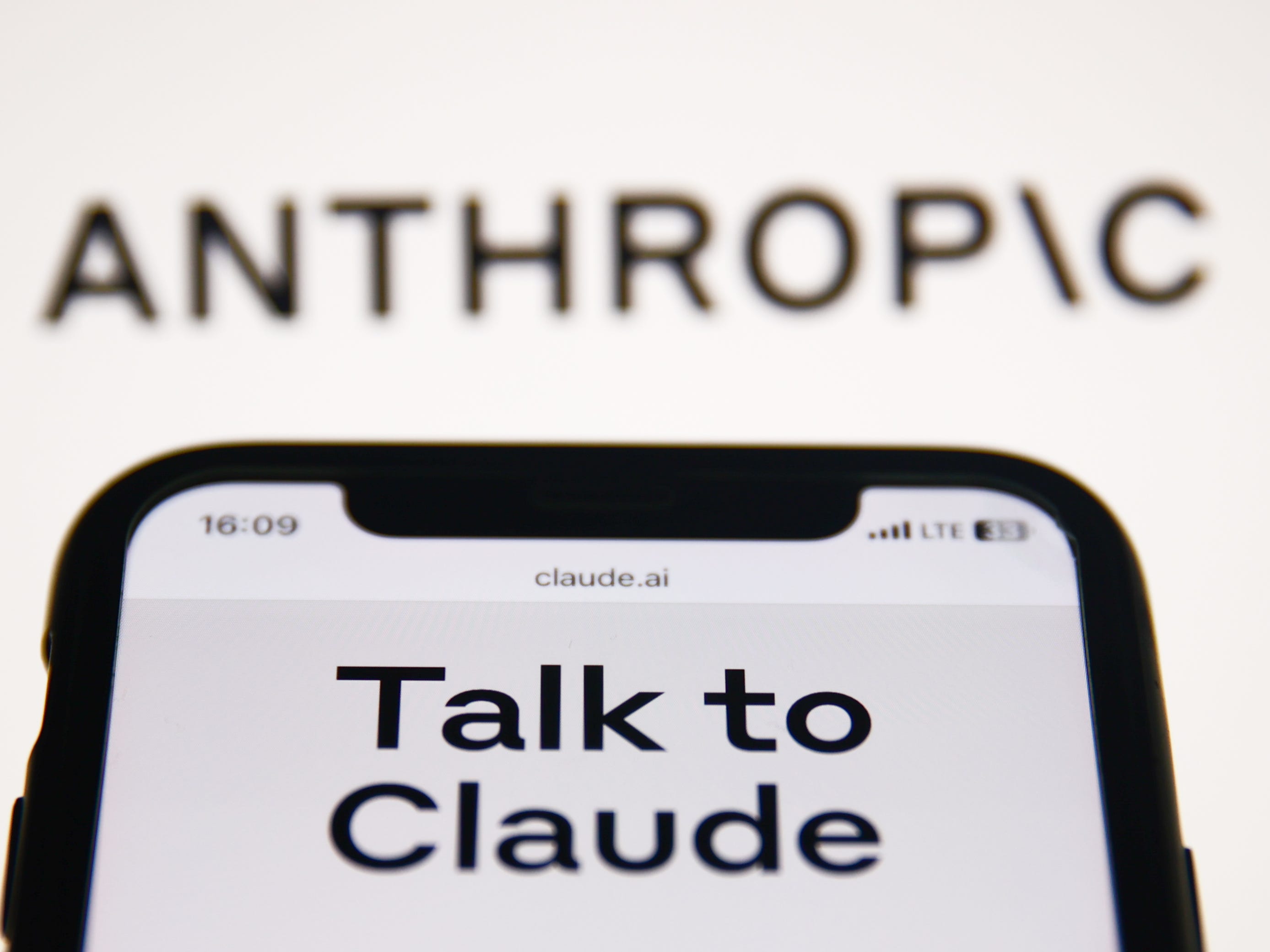 Worried that AI might replace you? Check out this graph from Anthropic showing the jobs most at risk<br><br>