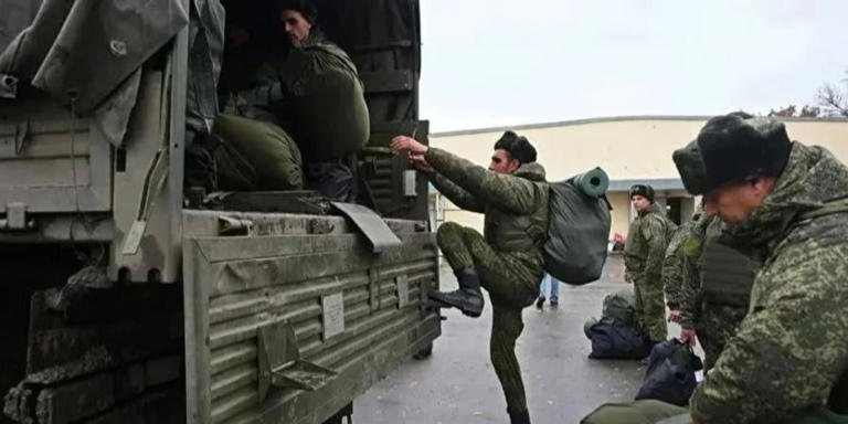 Russian commanders force 'vacationing' troops into Bakhmut trenches