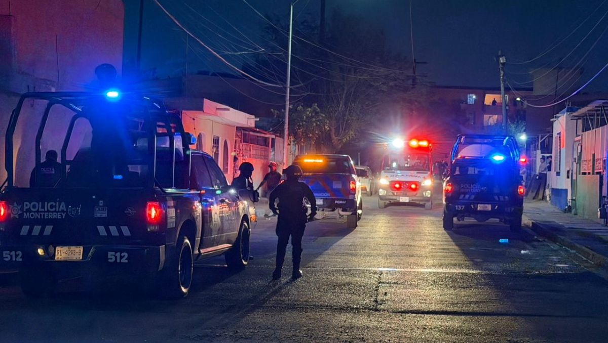 Atacan a hombre a balazos en un complejo de departamentos en Monterrey