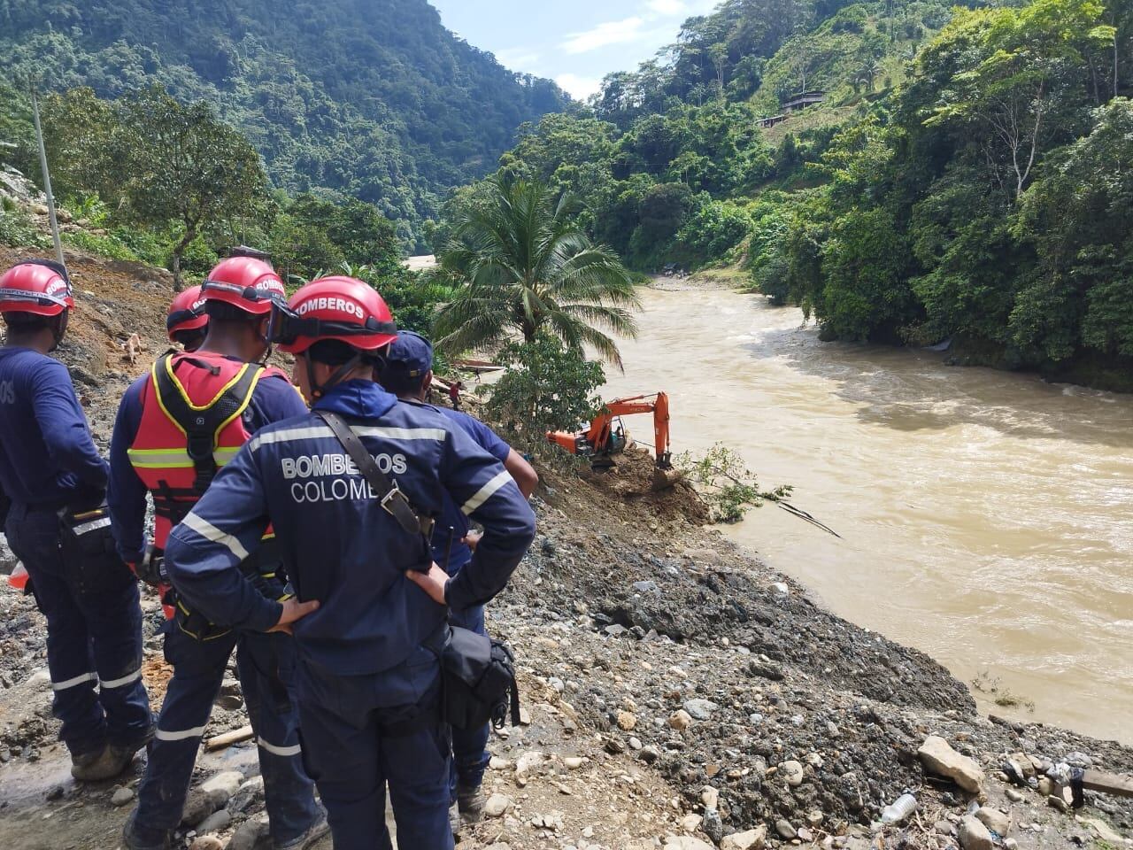 Madre murió al intentar salvar a su hija arrastrada por río en el Cañón ...