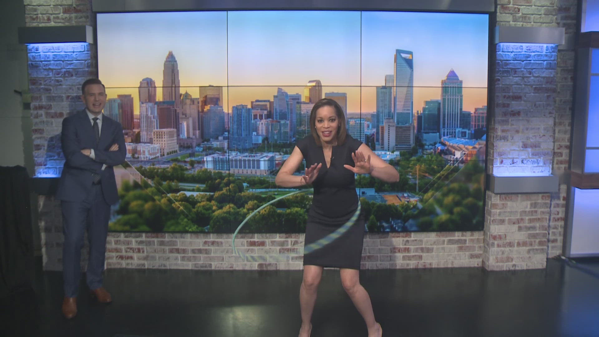 Hips don't lie! WCNC Charlotte's Lisa Washington shows off her hula ...