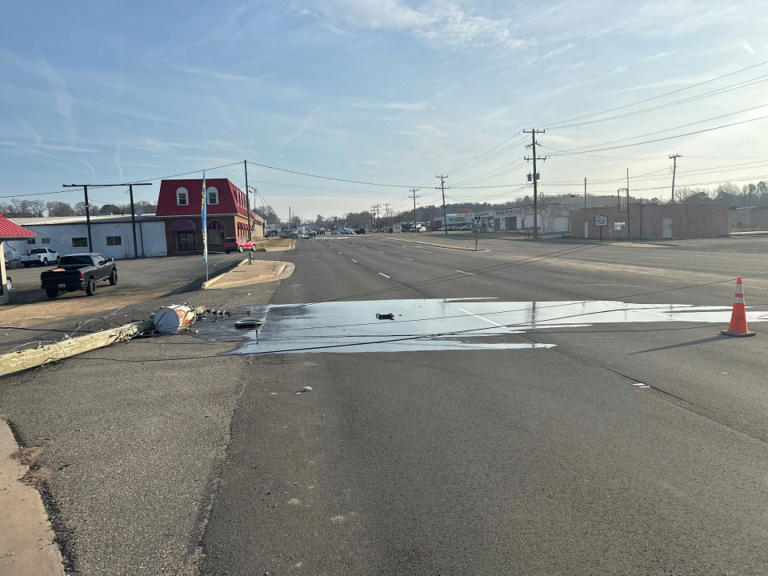 Vehicle downs utility pole across Mechanicsville Turnpike, causing ...