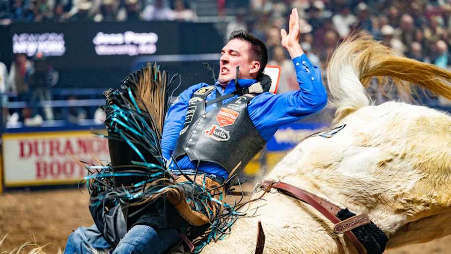 Top NFR stars cash in with major wins at Tucson Rodeo
