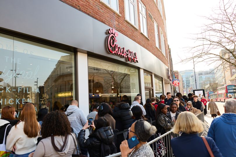 Chick-fil-A Kingston opens to hour-long queues as people visit London's ...