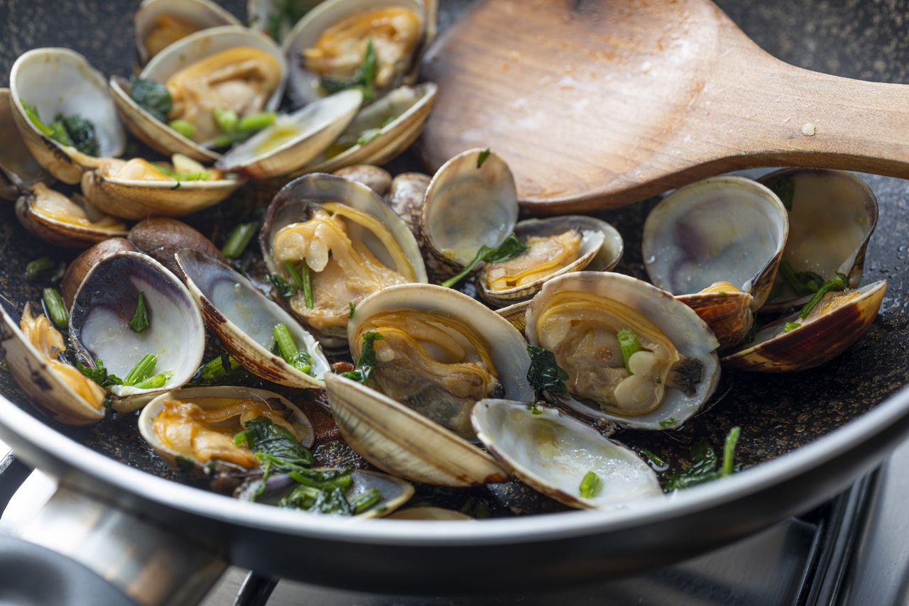 Frying pan of Clam - Seafood