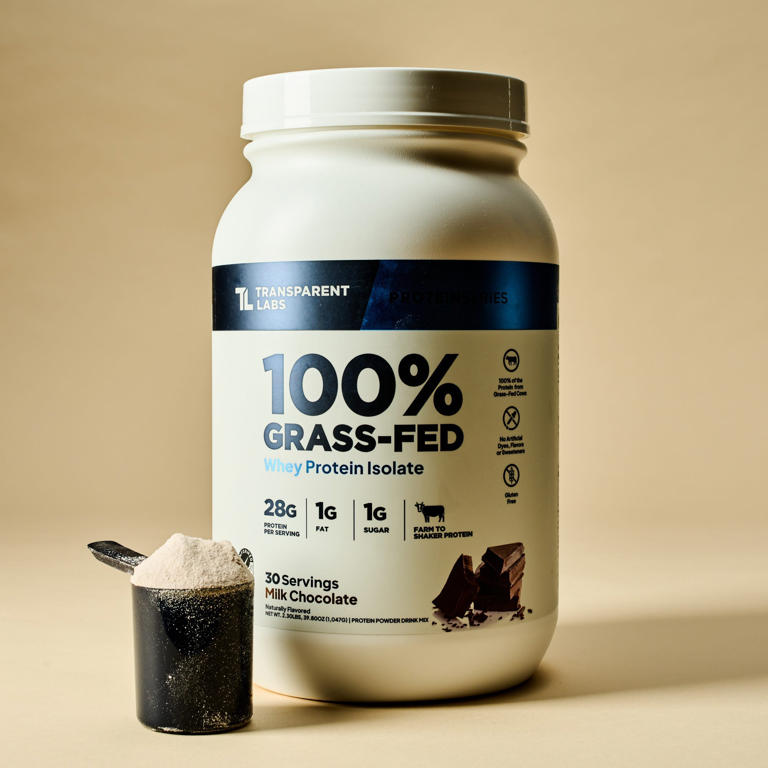 Want to build muscle? These are the 6 protein powders our editors trust.