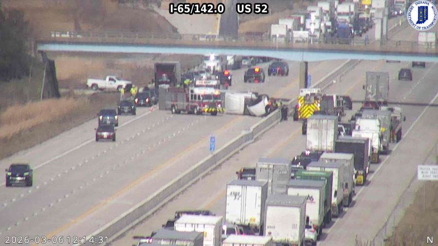 Overturned semi in Boone County crash blocks SB I-65 lanes