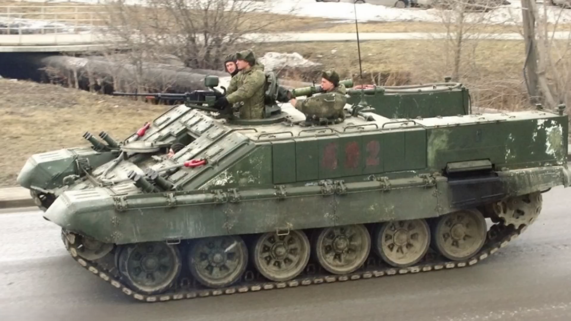 Russia took a 125 mm gun tank - and turned it into a troop carrier