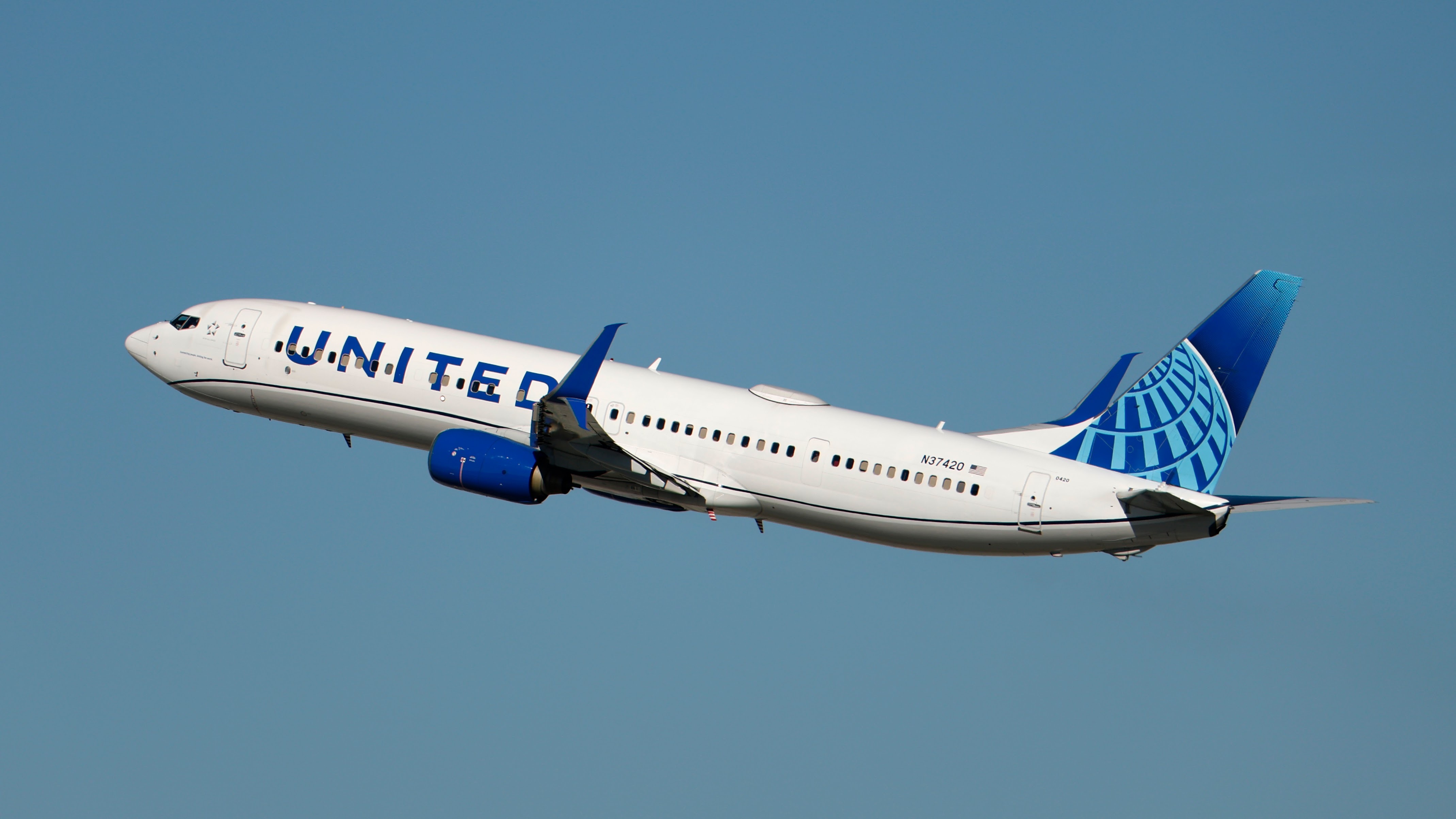 No headphones? United Airlines can now ban you for playing audio out loud
