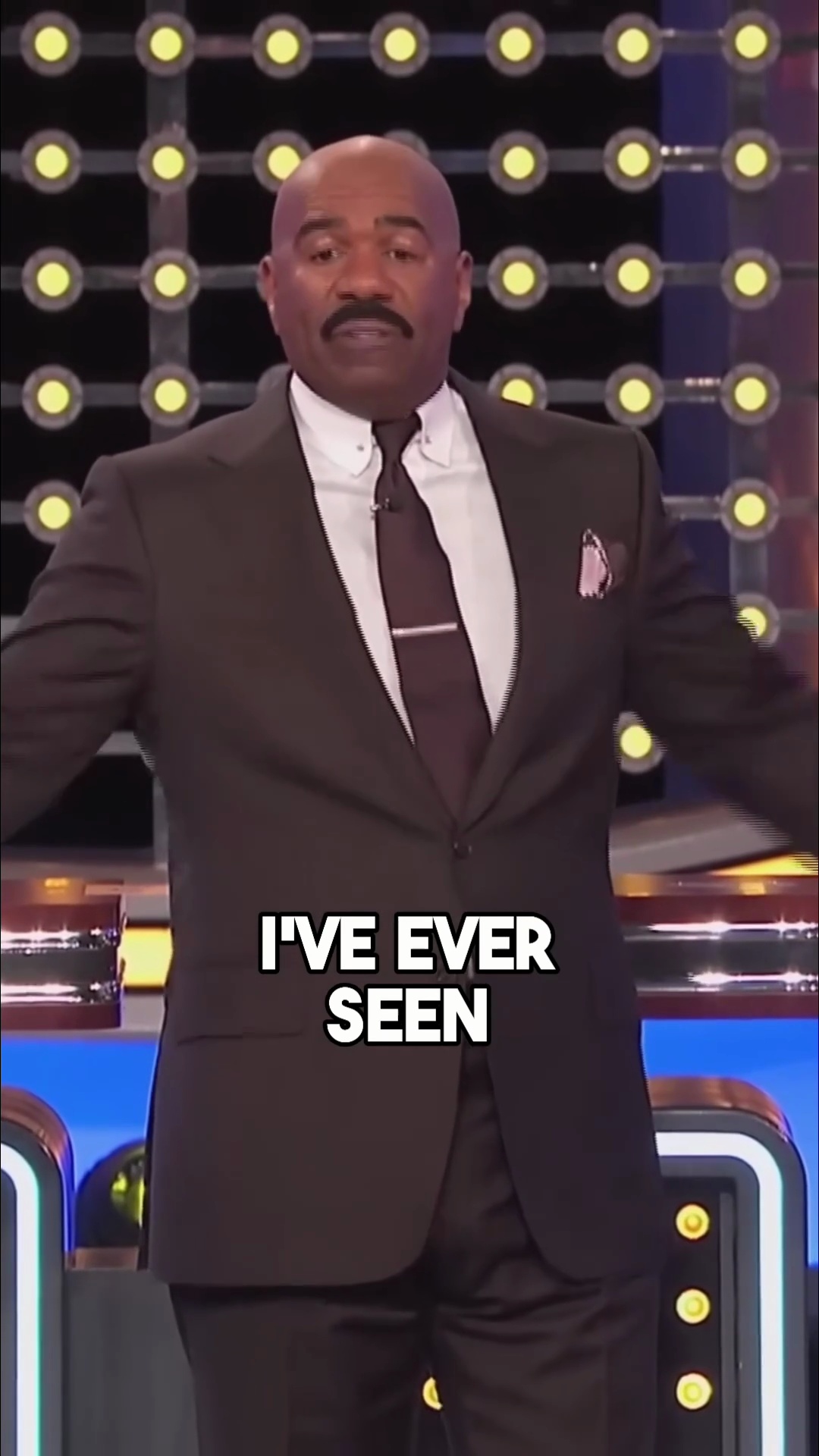 Family feud erupts when a fight breaks out on stage(02)