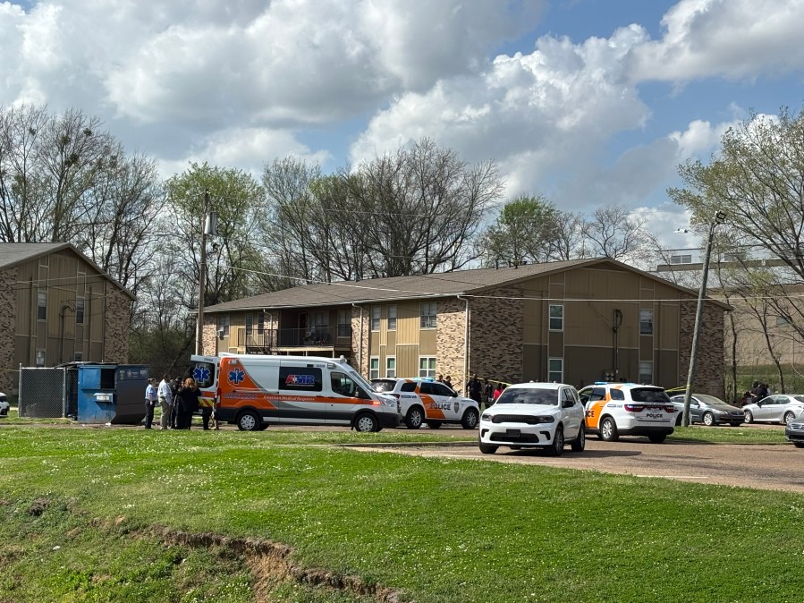 Two children injured in Jackson apartment shooting