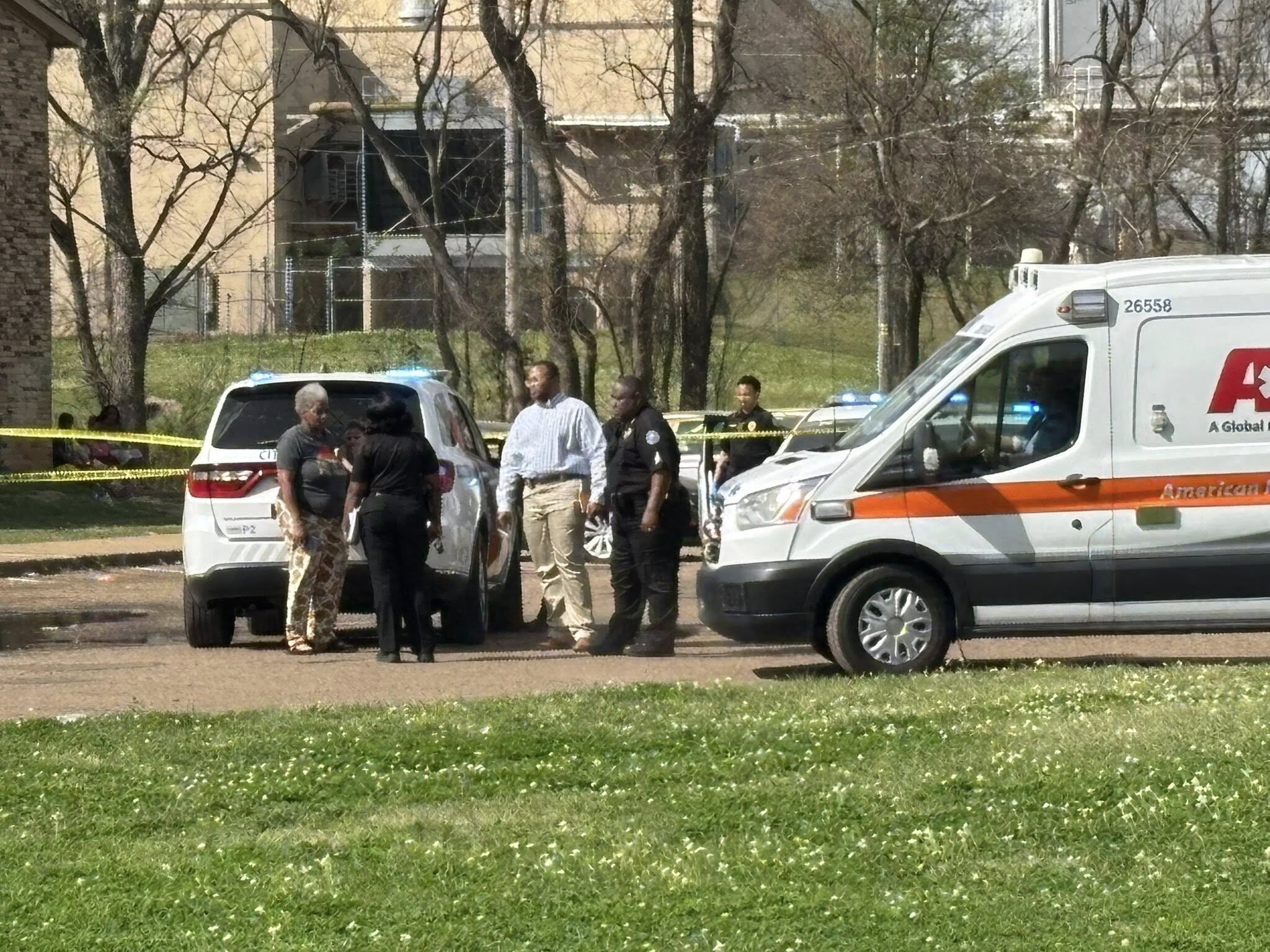 Two children injured after Jackson apartment complex shooting