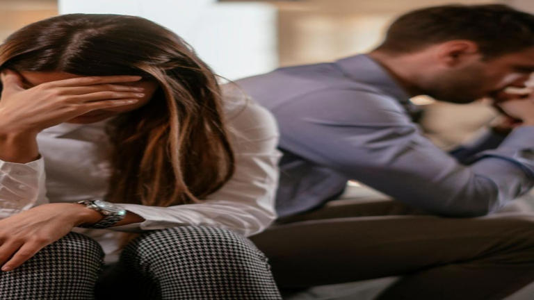 3 warning signs you may be in a toxic relationship, according to ...