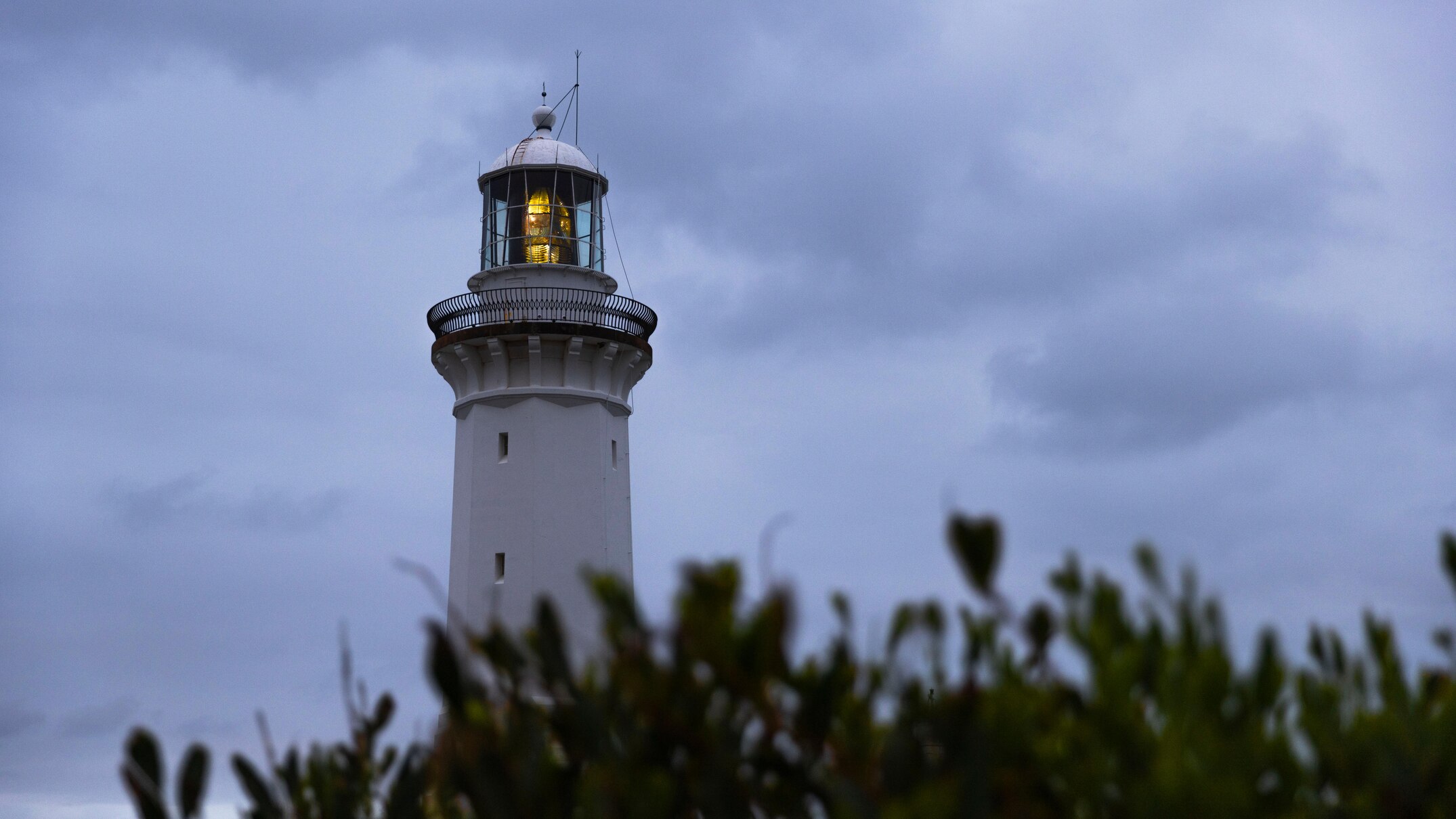 Historic NSW lighthouse recommissioned after three decades in darkness