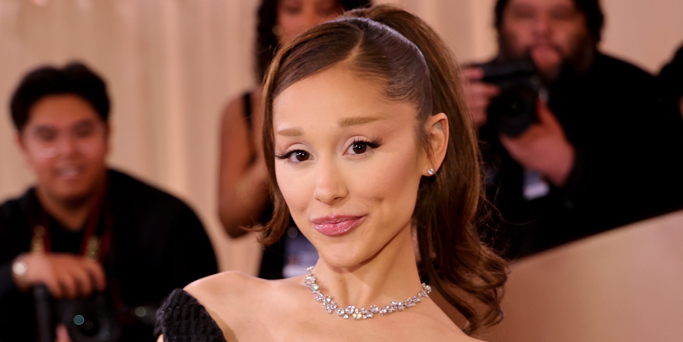 Ariana Grande gives fans a rare glimpse of her natural curly hair