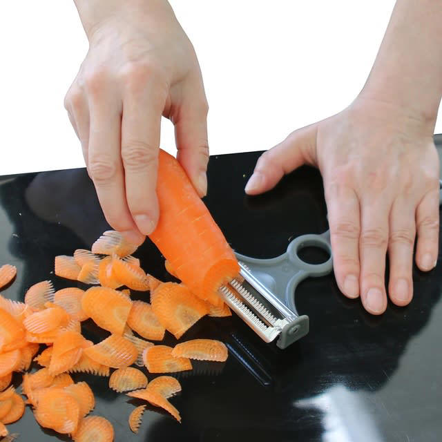 ふわふわ千切りがあっという間!「ののじ NAKED キャベツピーラー」で料理を格上げ