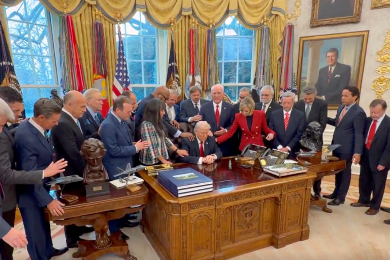 Donald Trump spotted in bizarre mass Oval Office prayer after pondering ...