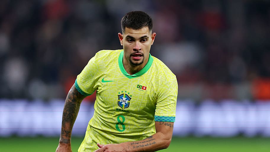 Bruno Guimarães sofreu lesão grave | Soccrates Images/GettyImages