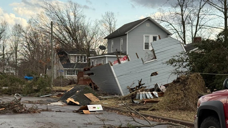 Storm leaves path of damage in Three Rivers