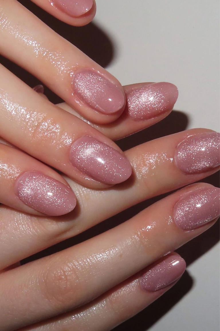Babydoll nails: la manicura romántica inspirada en la lencería