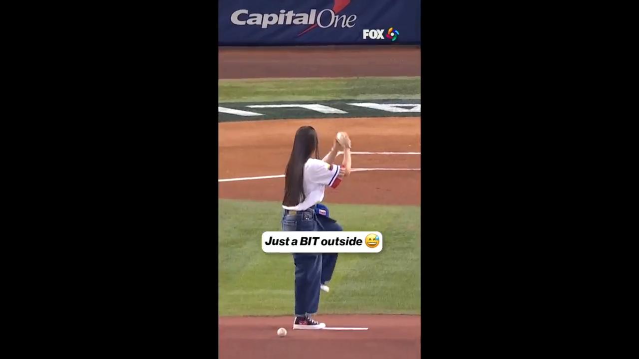 Moment: Venezuelan singer opens WBC play in Miami with first pitch fail