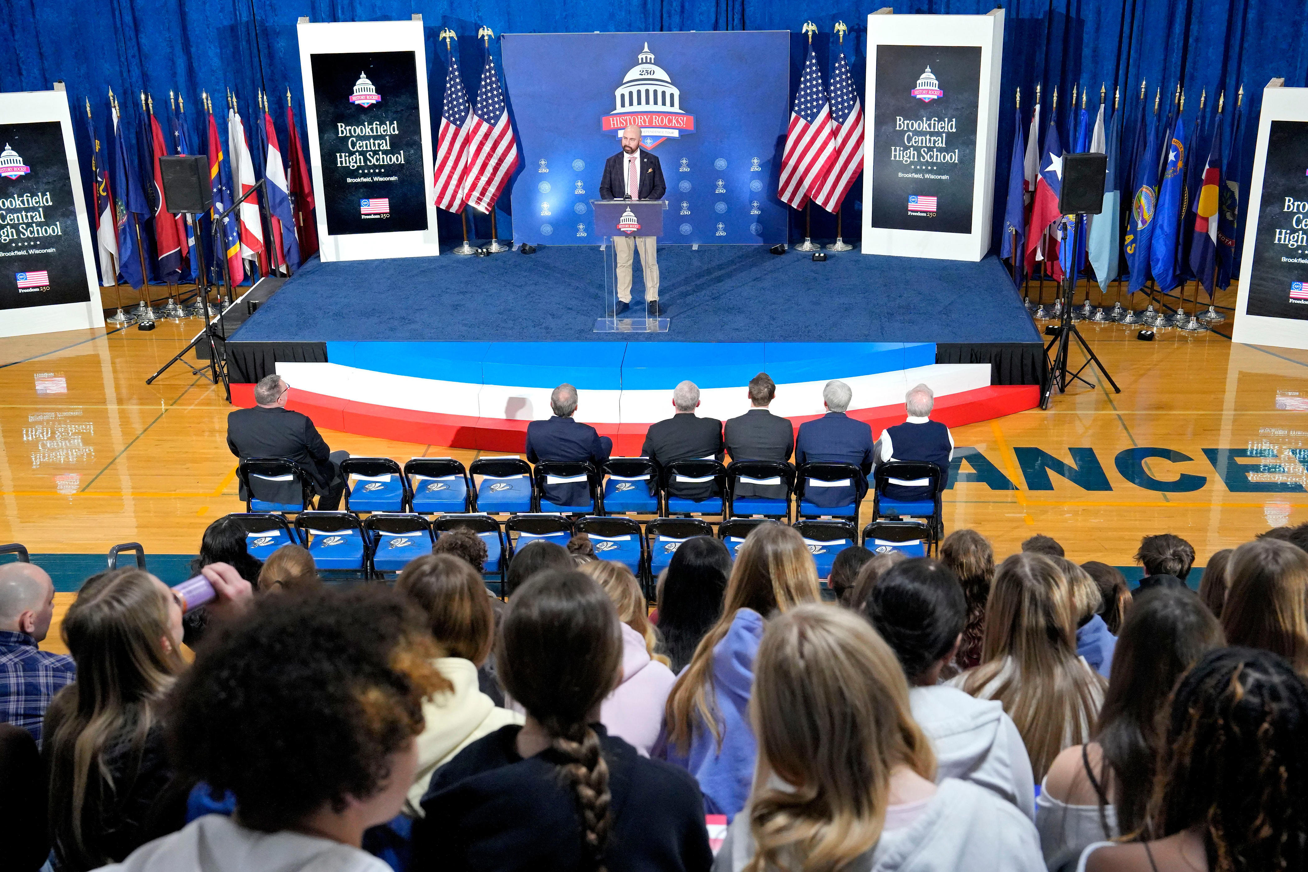 History tour marking 250th US anniversary stops at Brookfield Central