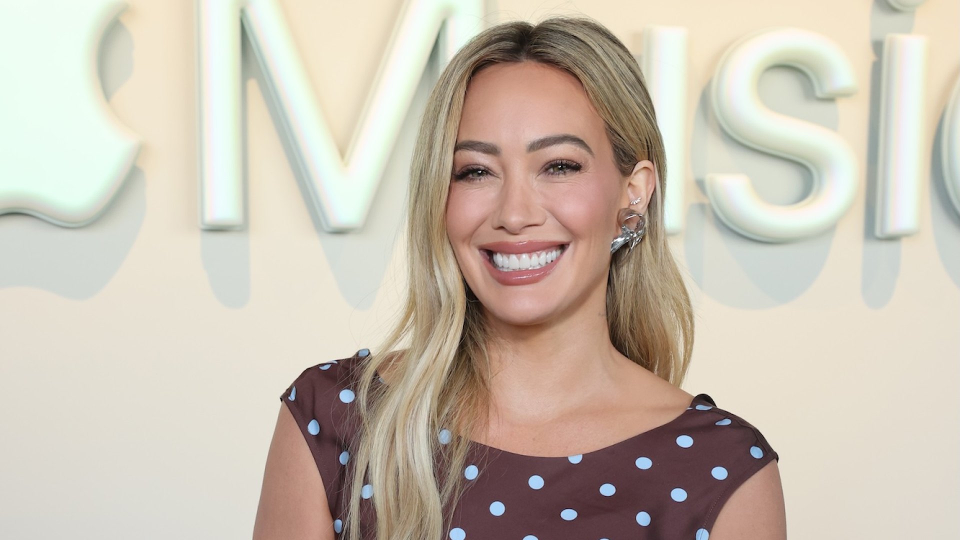 Hilary Duff has 'top 8' list of best friends after mom group drama