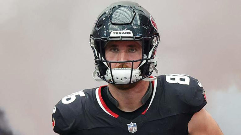 Texans reach contract agreement with former Cowboys starter