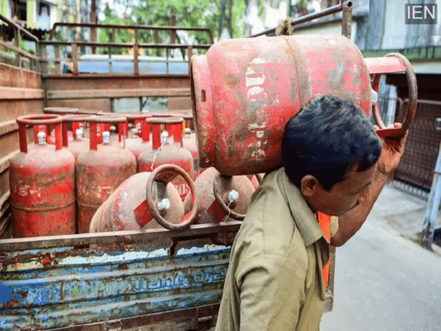 LPG price hike 2026: Domestic gas price reaches ₹913, commercial gas ...