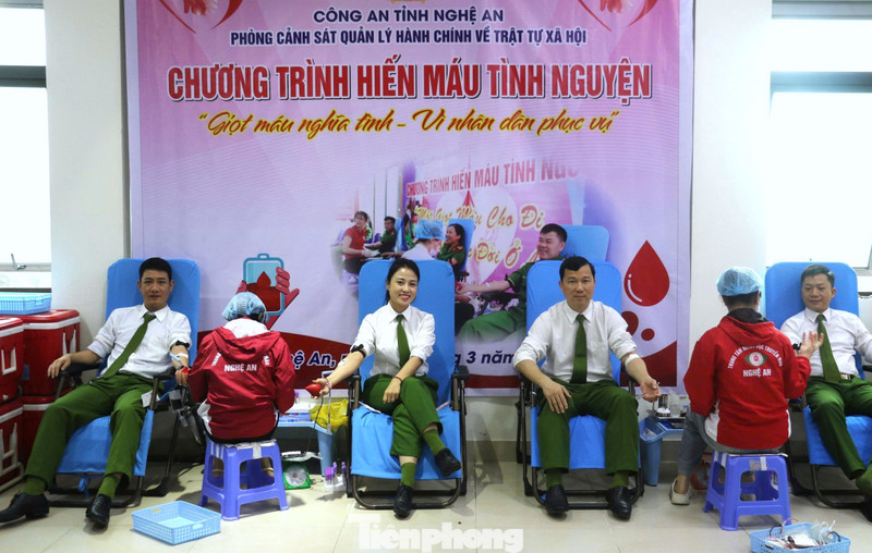Những 'bóng hồng' công an lan tỏa nghĩa cử hiến máu cứu người