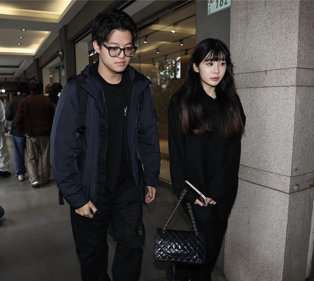 陸元琪爆被禁出席告別式! 袁惟仁兒女現身親回應了