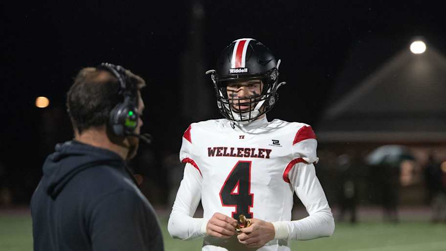 41-touchdown QB strongly linked to five college football programs<br>