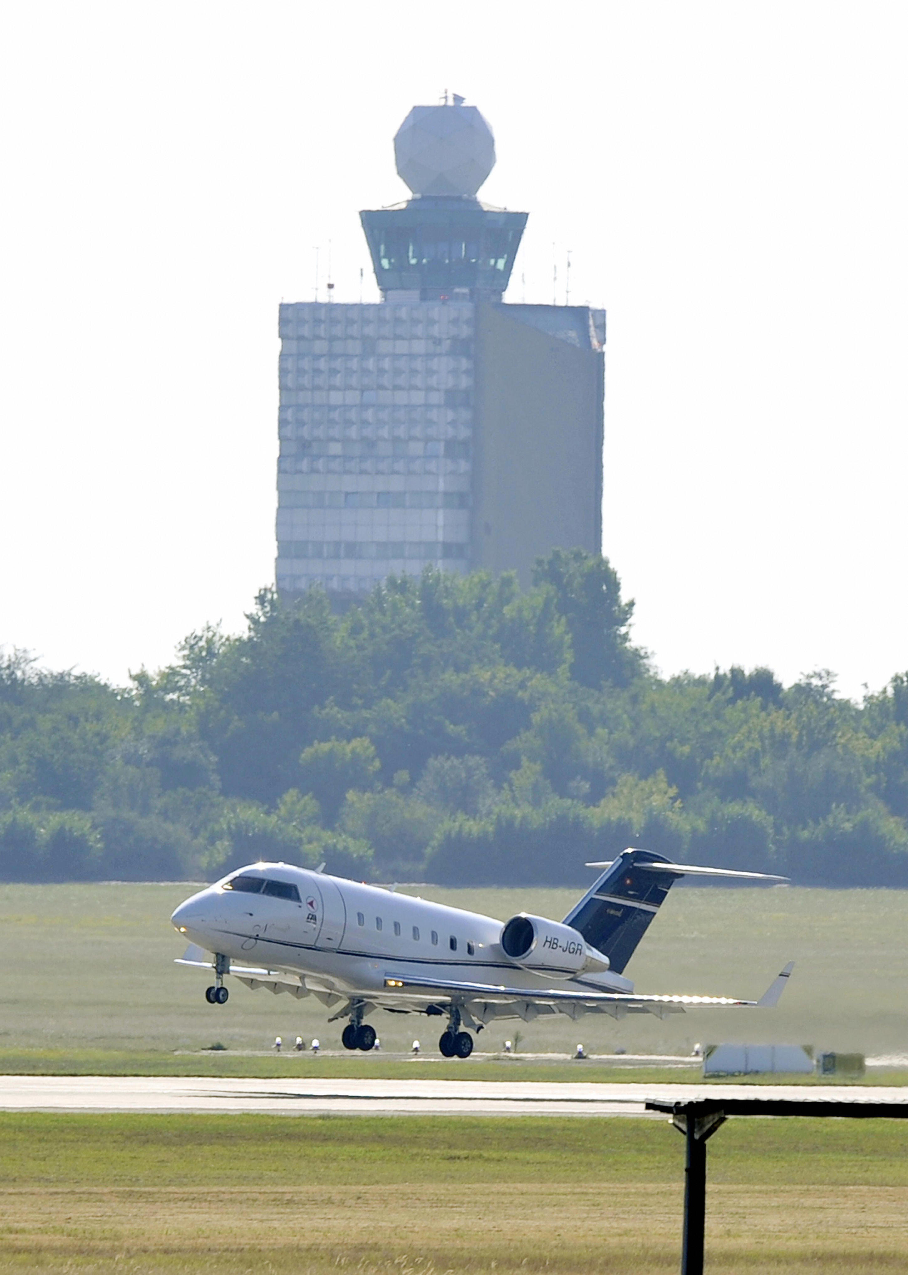 NTSB report cites deicing delay in deadly Maine jet crash<br><br>