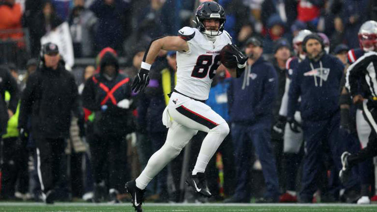 Texans reach contract agreement with former Cowboys starter