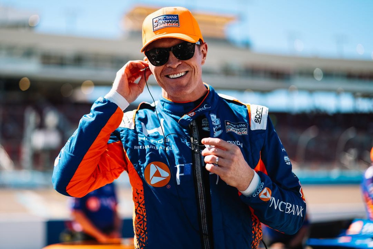 Felix Rosenqvist suffers violent crash in opening practice at Phoenix