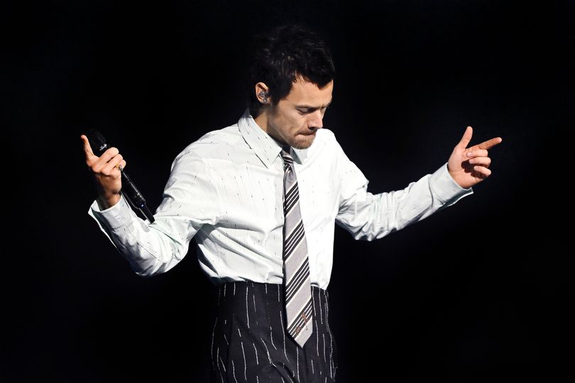 Harry Styles has fans 'ascending' after releasing Kiss All the Time ...