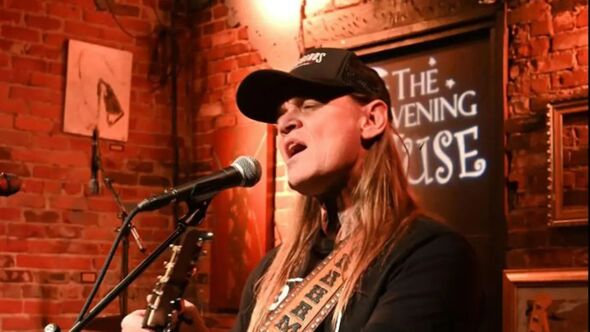 Country music star left 