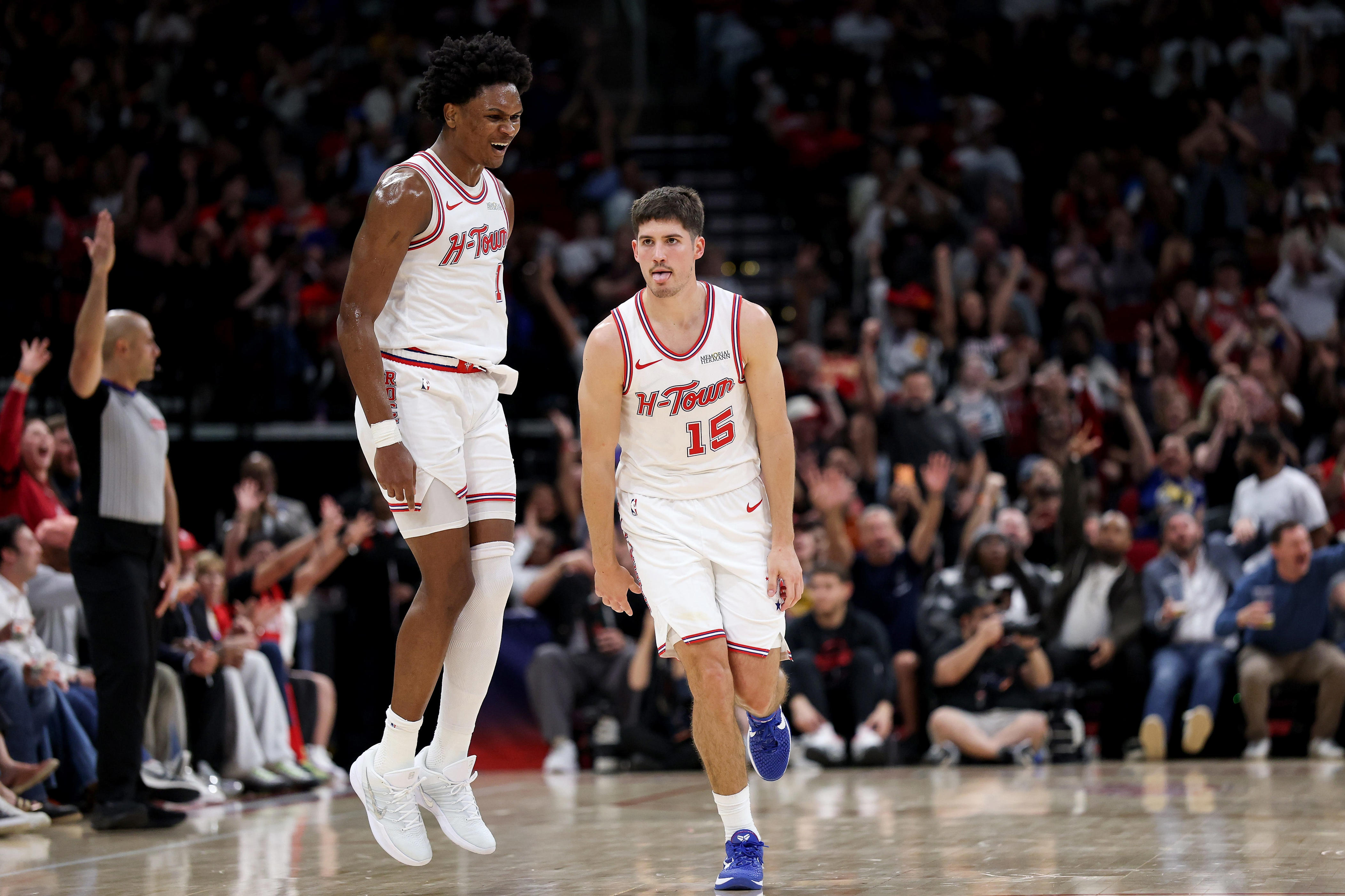 On elite efficiency, Amen Thompson lifts Rockets (39-23) over Blazers