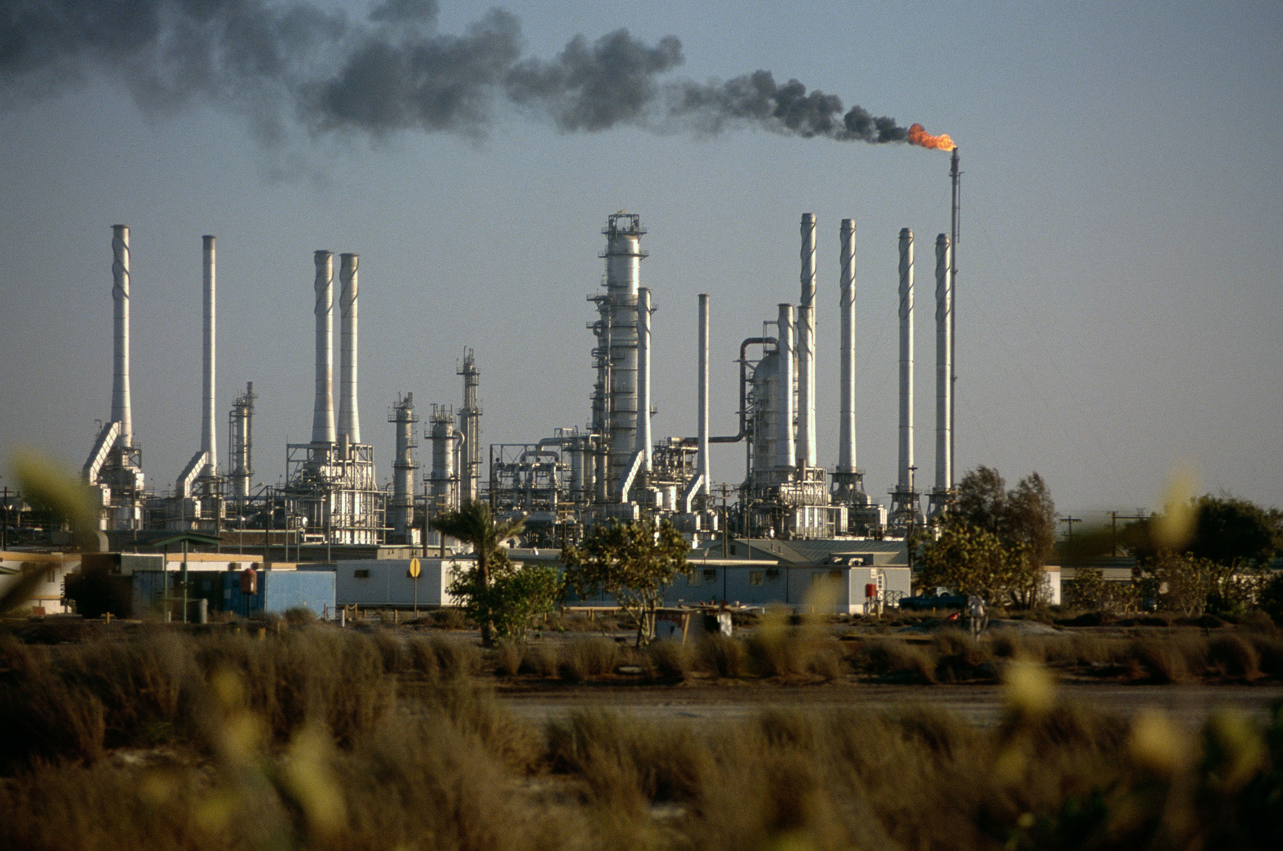 The US is the world's biggest oil producer — so why are gas prices ...