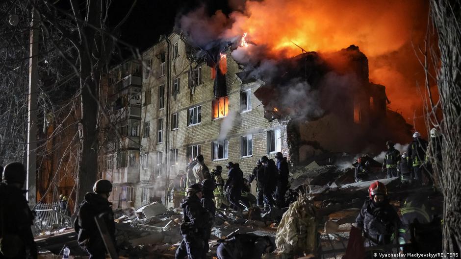 Ukraine: Russia deadly strikes hit Kharkiv apartment block