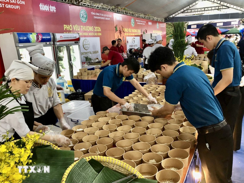 “Phở yêu thương” lần 8: Miễn phí 12.000 suất phở dành cho người lao động