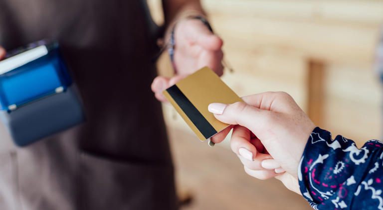 McDonald's employee arrested for allegedly stealing customer's payment ...