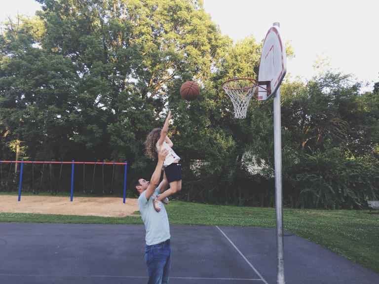 People who grew up in emotionally healthy families are sharing the ...