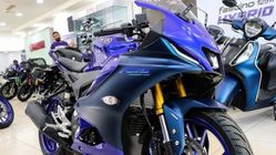 Sportbike rasa balap! Yamaha R15 hadir dengan teknologi modern dan ...